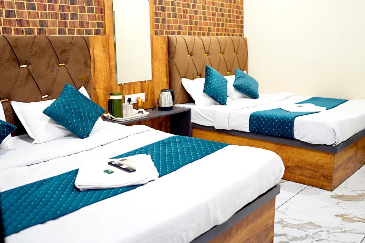 Hotel Mahalok Palace Ujjain Zewnętrze zdjęcie
