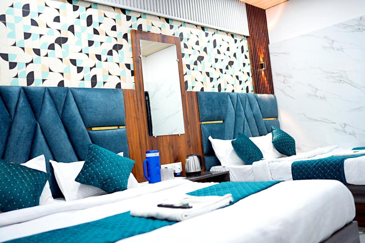 Hotel Mahalok Palace Ujjain Zewnętrze zdjęcie