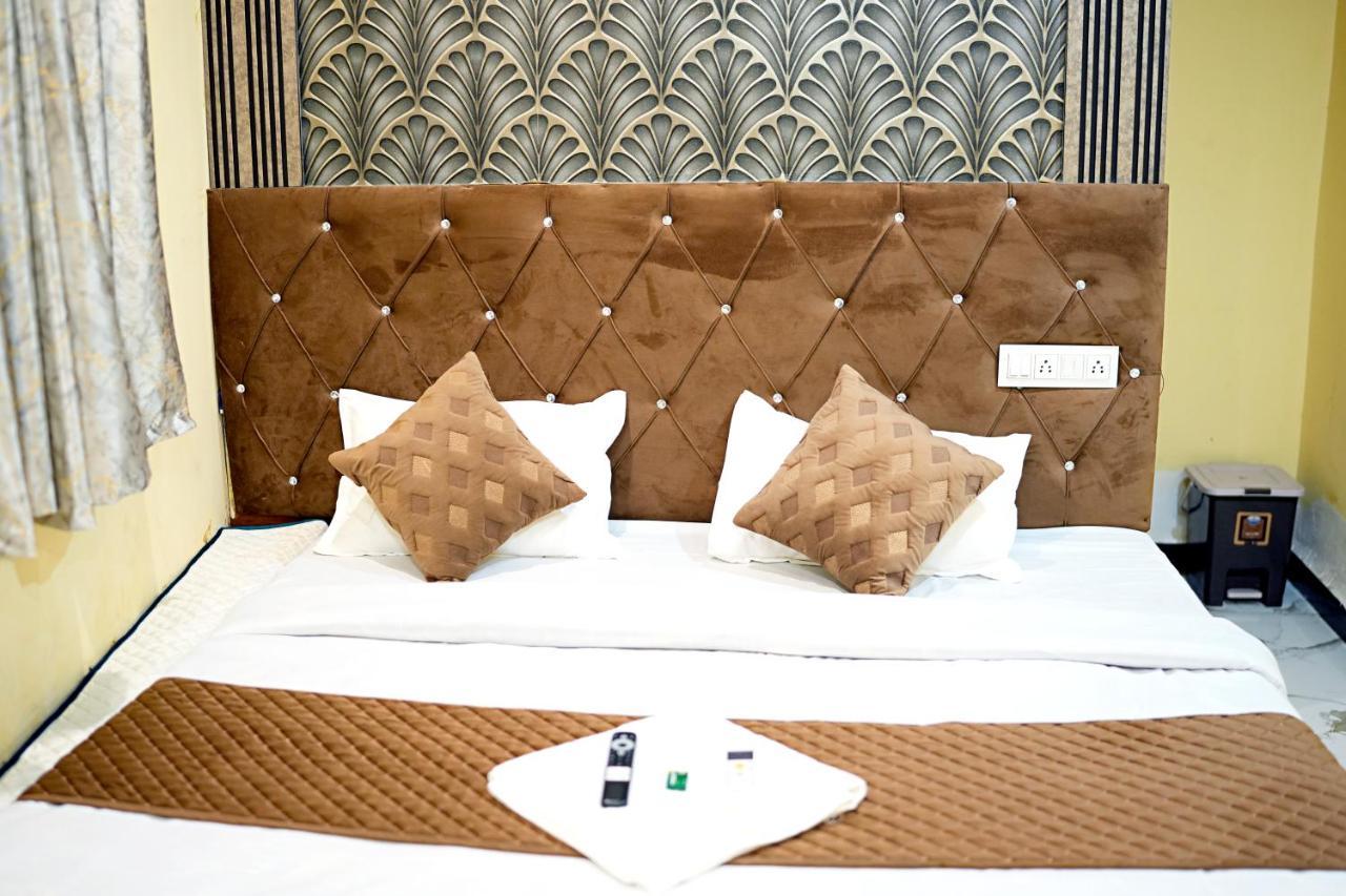 Hotel Mahalok Palace Ujjain Zewnętrze zdjęcie