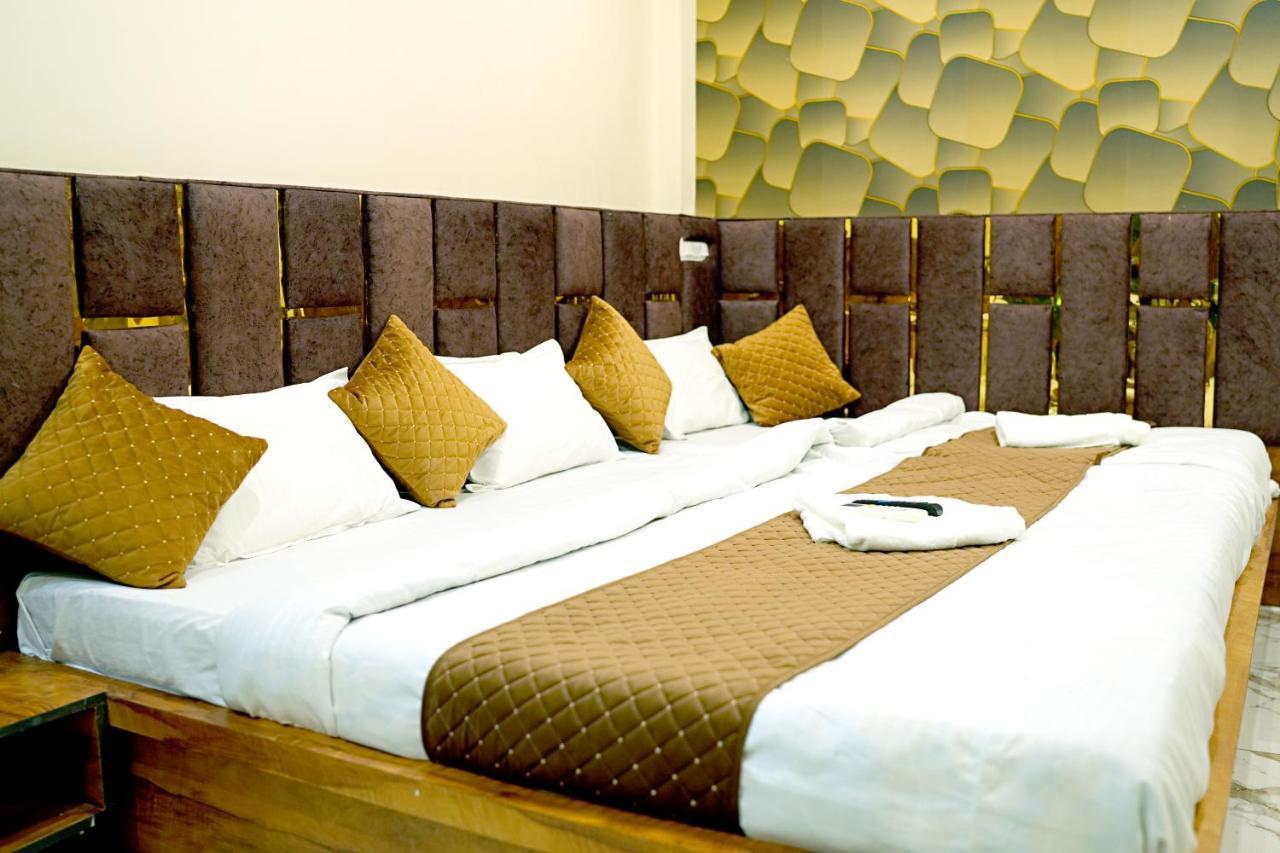 Hotel Mahalok Palace Ujjain Zewnętrze zdjęcie