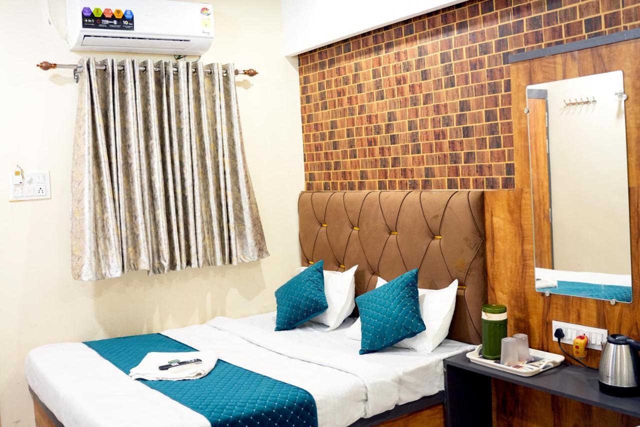 Hotel Mahalok Palace Ujjain Zewnętrze zdjęcie