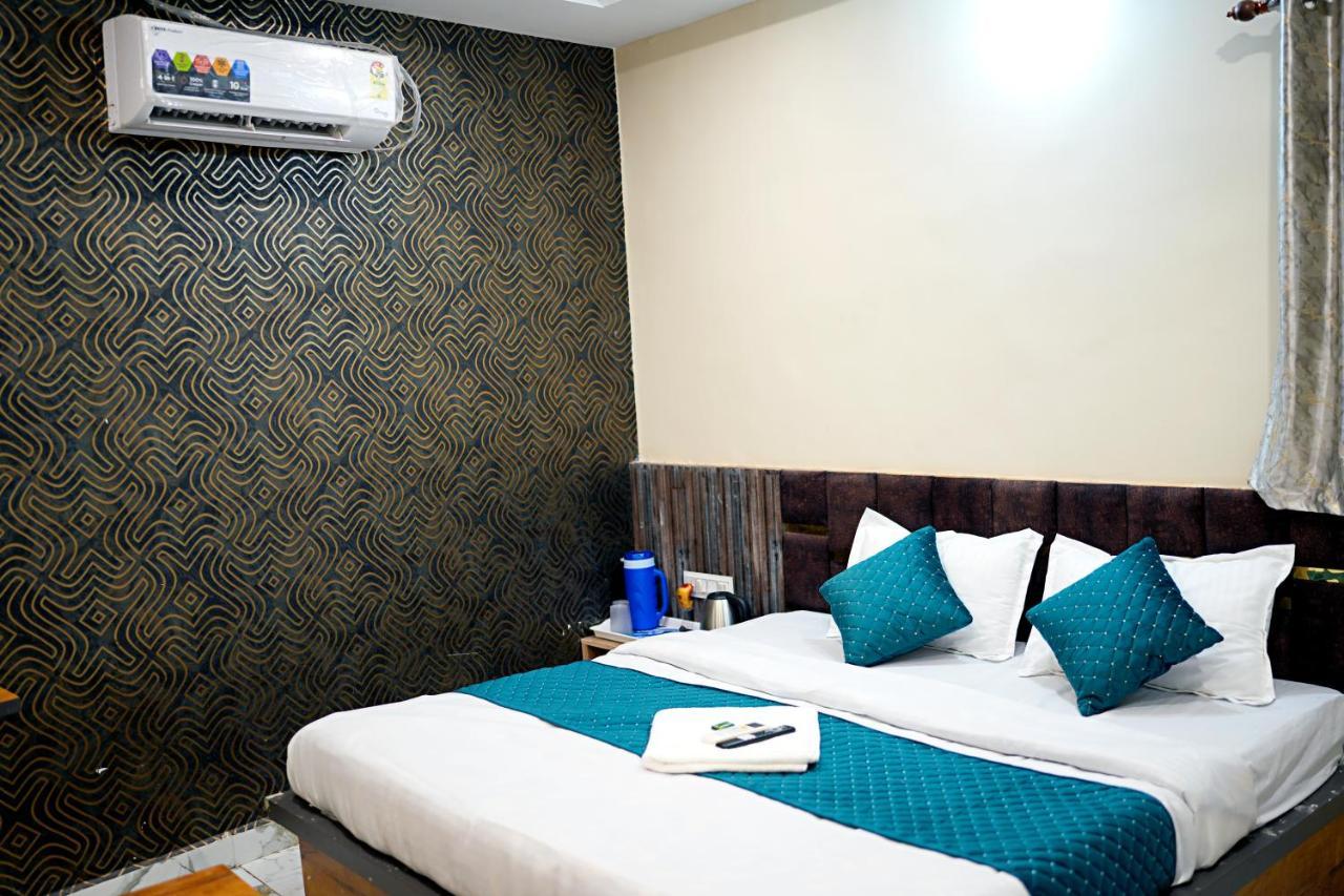 Hotel Mahalok Palace Ujjain Zewnętrze zdjęcie