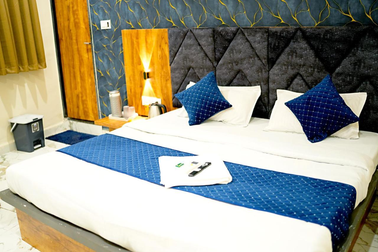 Hotel Mahalok Palace Ujjain Zewnętrze zdjęcie