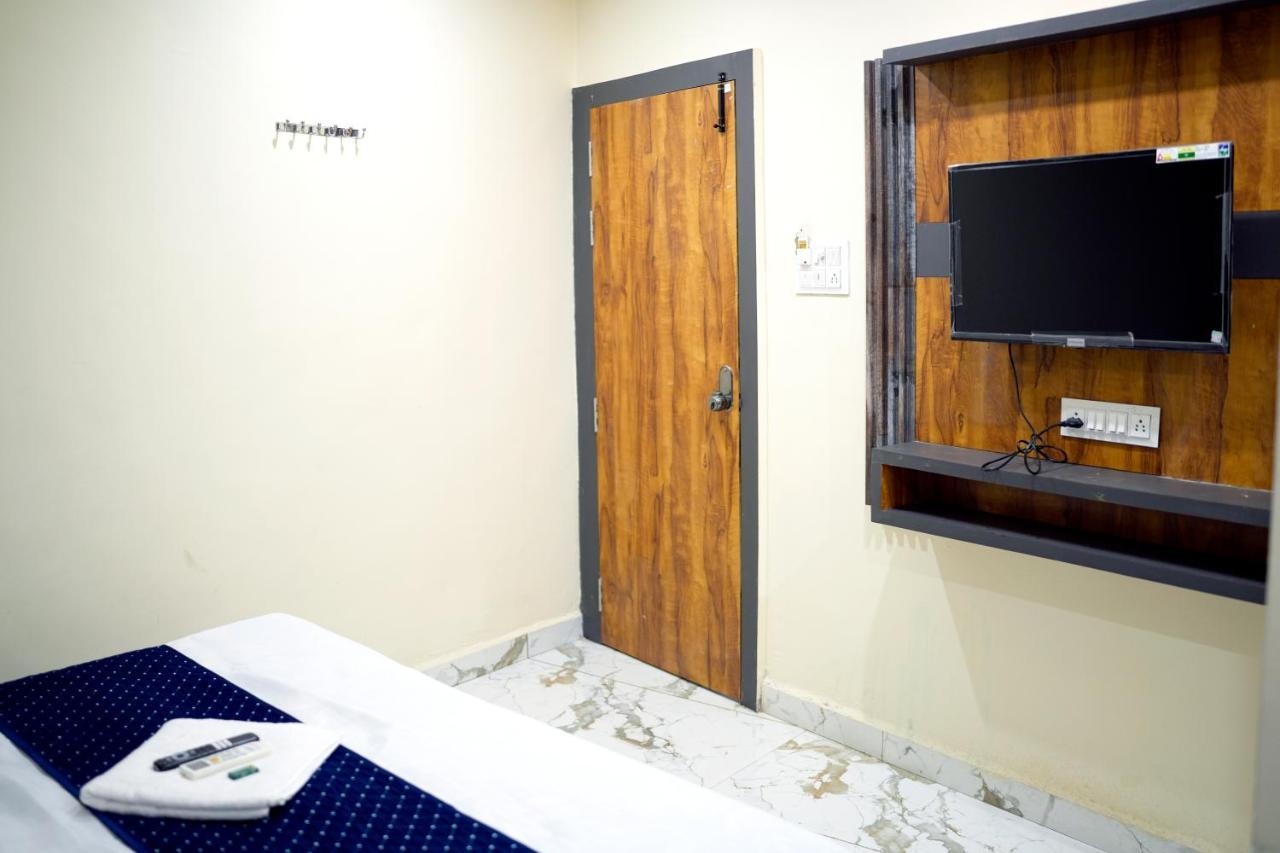 Hotel Mahalok Palace Ujjain Zewnętrze zdjęcie