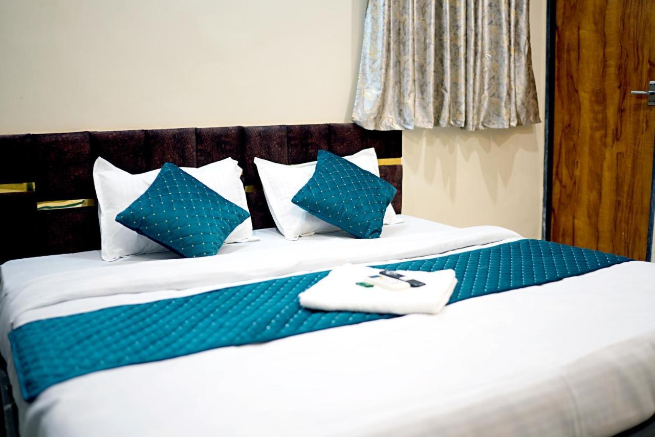 Hotel Mahalok Palace Ujjain Zewnętrze zdjęcie