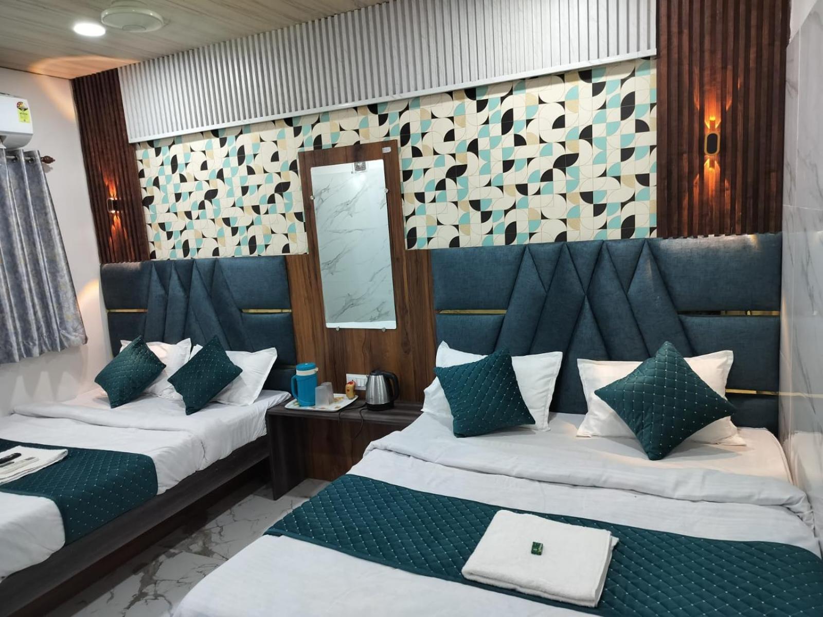 Hotel Mahalok Palace Ujjain Zewnętrze zdjęcie
