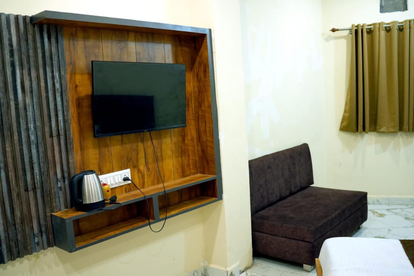 Hotel Mahalok Palace Ujjain Zewnętrze zdjęcie