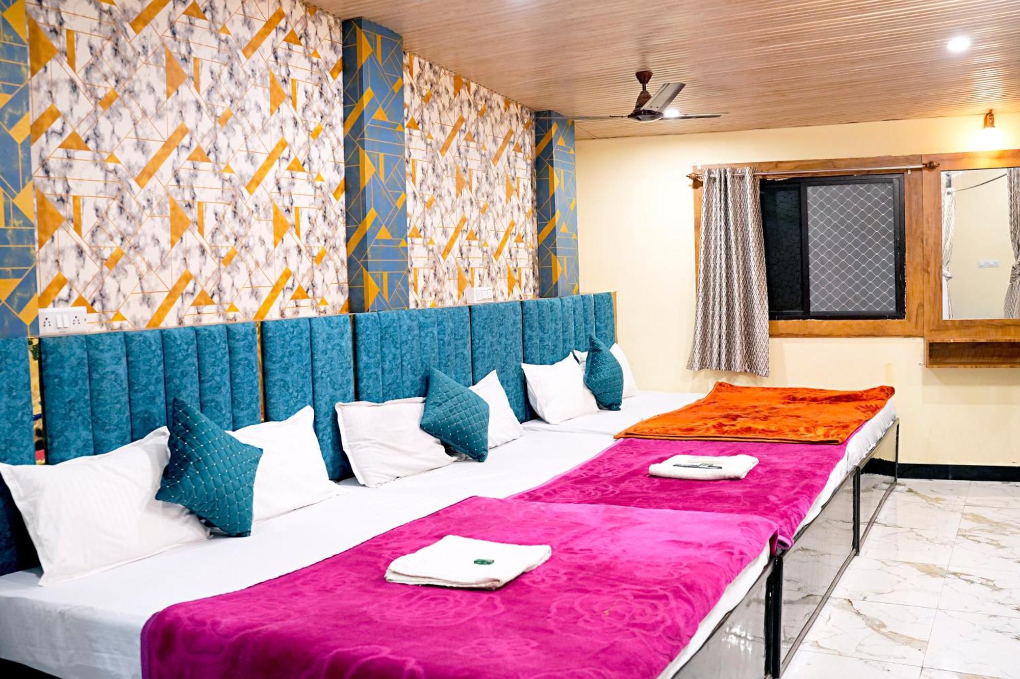 Hotel Mahalok Palace Ujjain Zewnętrze zdjęcie